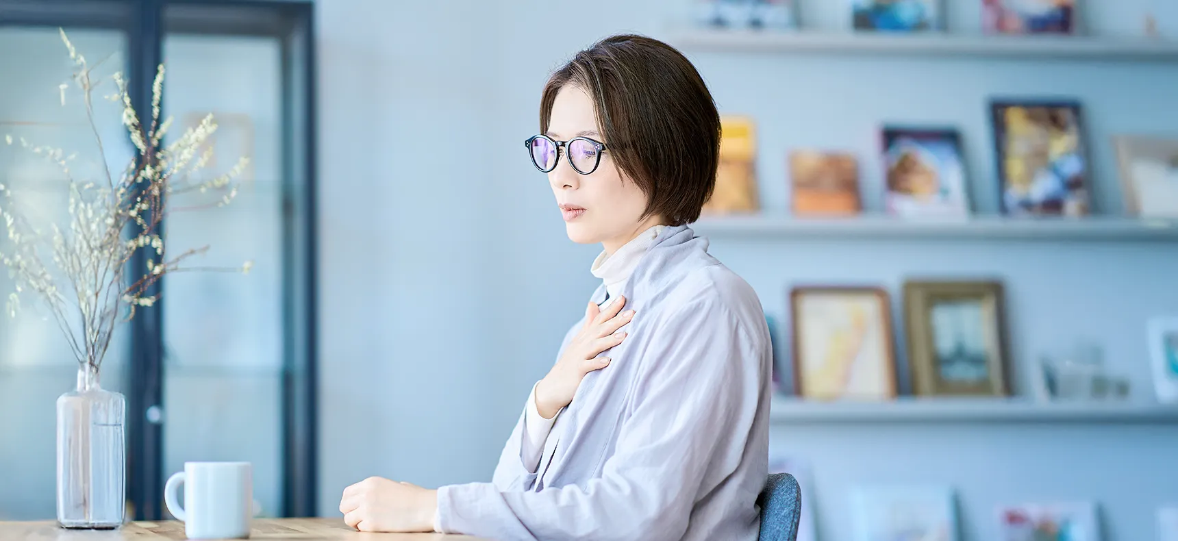 更年期障害で悩む女性